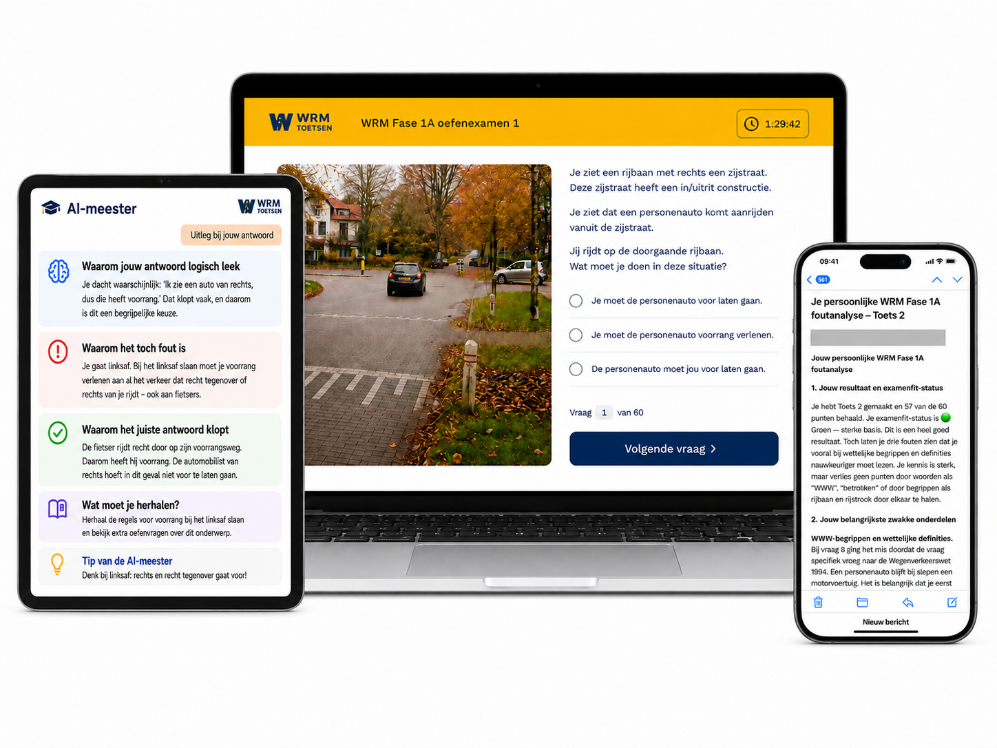 Kandidaat maakt thuis een WRM Fase 2B-oefenexamen op laptop met verkeerssituatie en meerkeuzevraag in beeld.