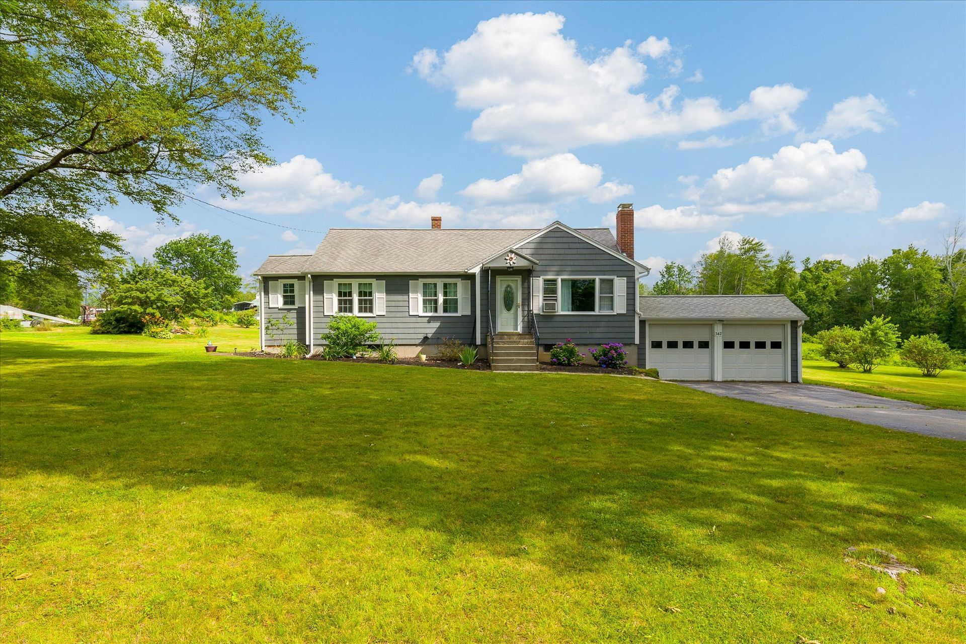 Ranch on 2 acre lot in Northern CT