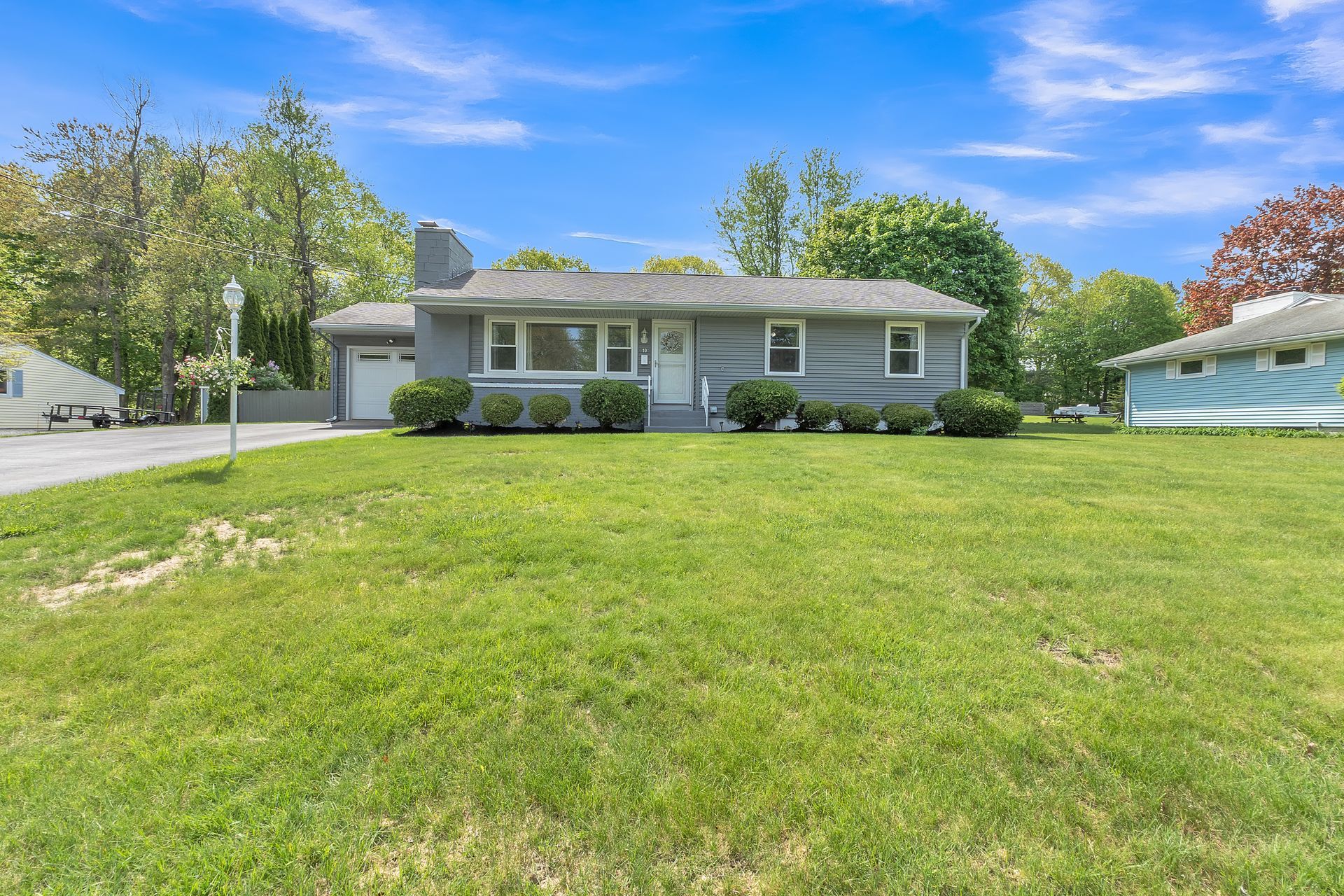 Ranch starter home in Paxton, MA in desirable neighborhood