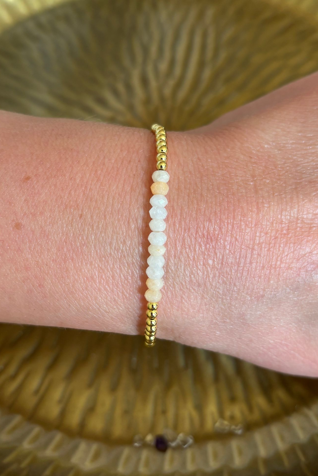 Fushi armband met goudkleurige details & edelsteentjes