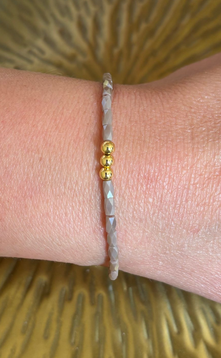 Fushi paarse/lila armband met gouden details