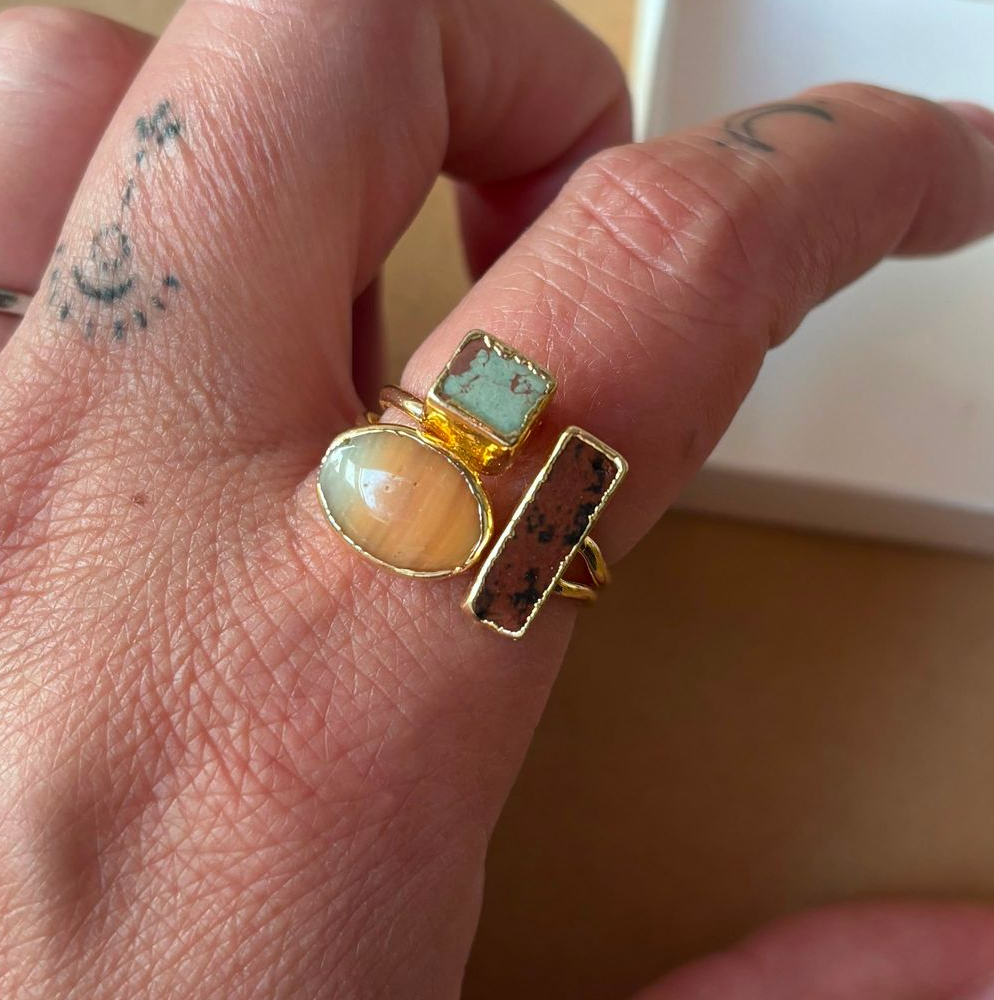 Verstelbare ring met 3 edelstenen