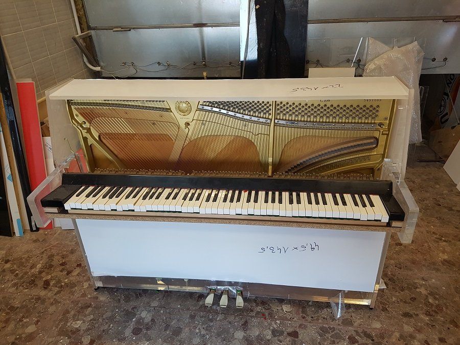 Fase di costruzione di un pianoforte