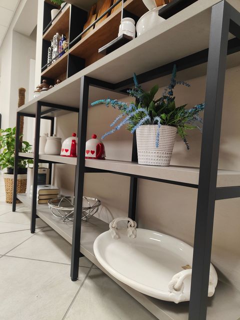 Uno scaffale 