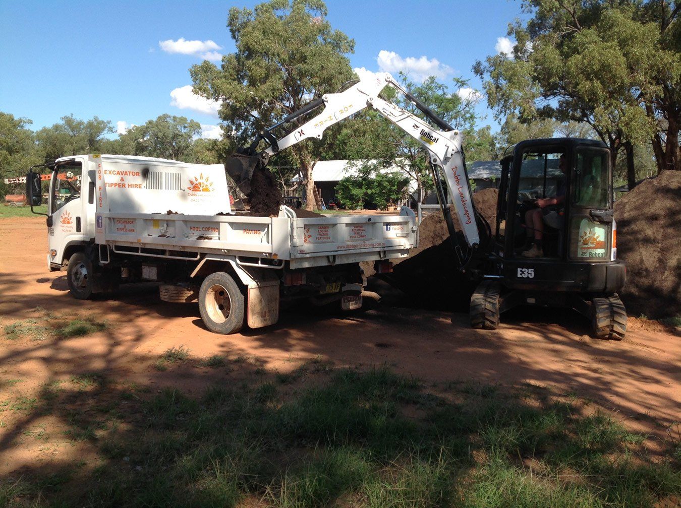 machine filling truck with sand