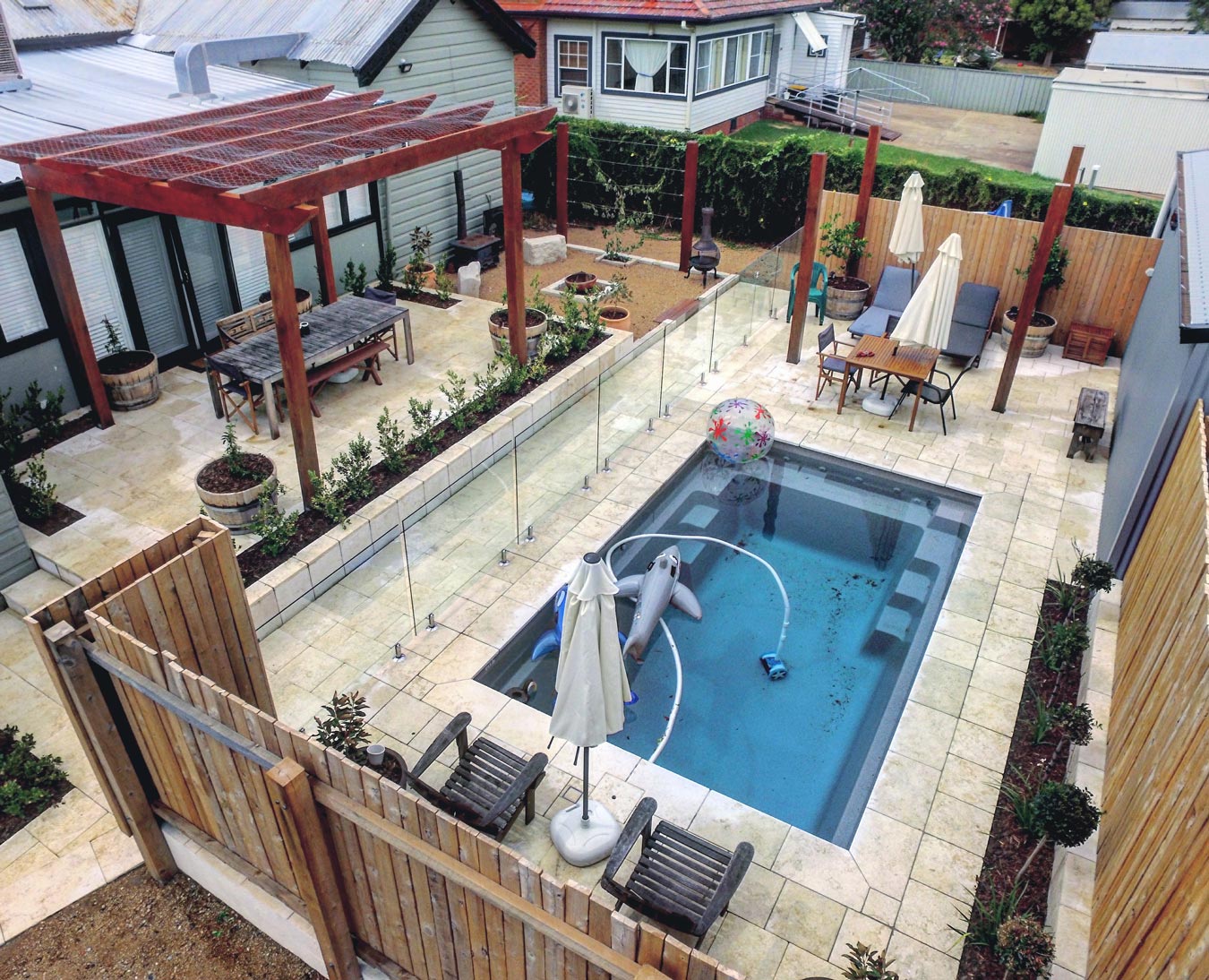 residential-landscaping pool area