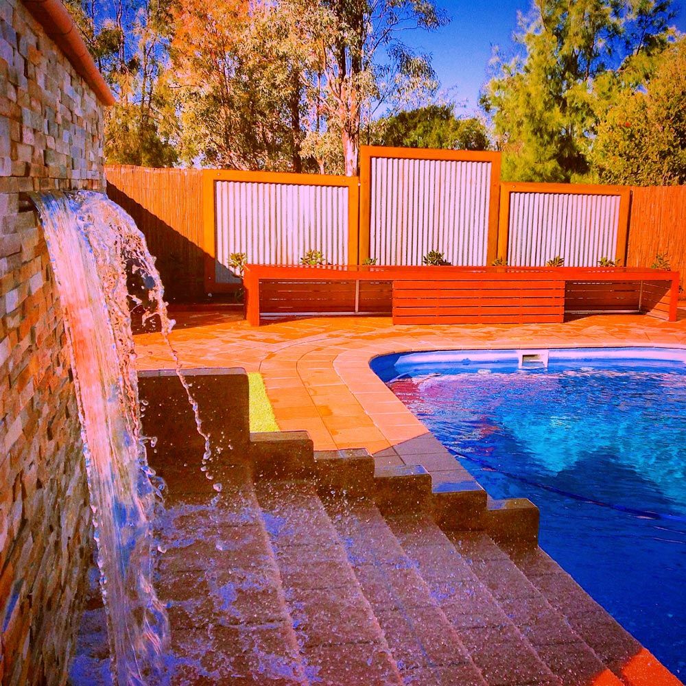 residential-landscaping poolside