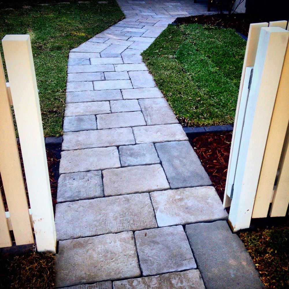 residential-landscaping pathway