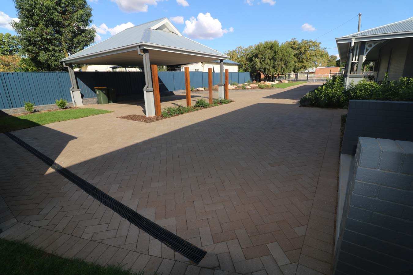 residential-landscaping garage