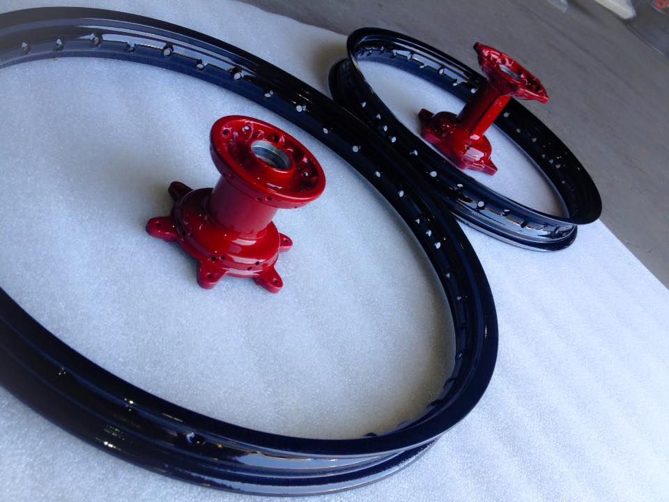 A Pair Of Black Rims With Red Hubs On Them — Hunter Powder & Paints In Mid North Coast, NSW