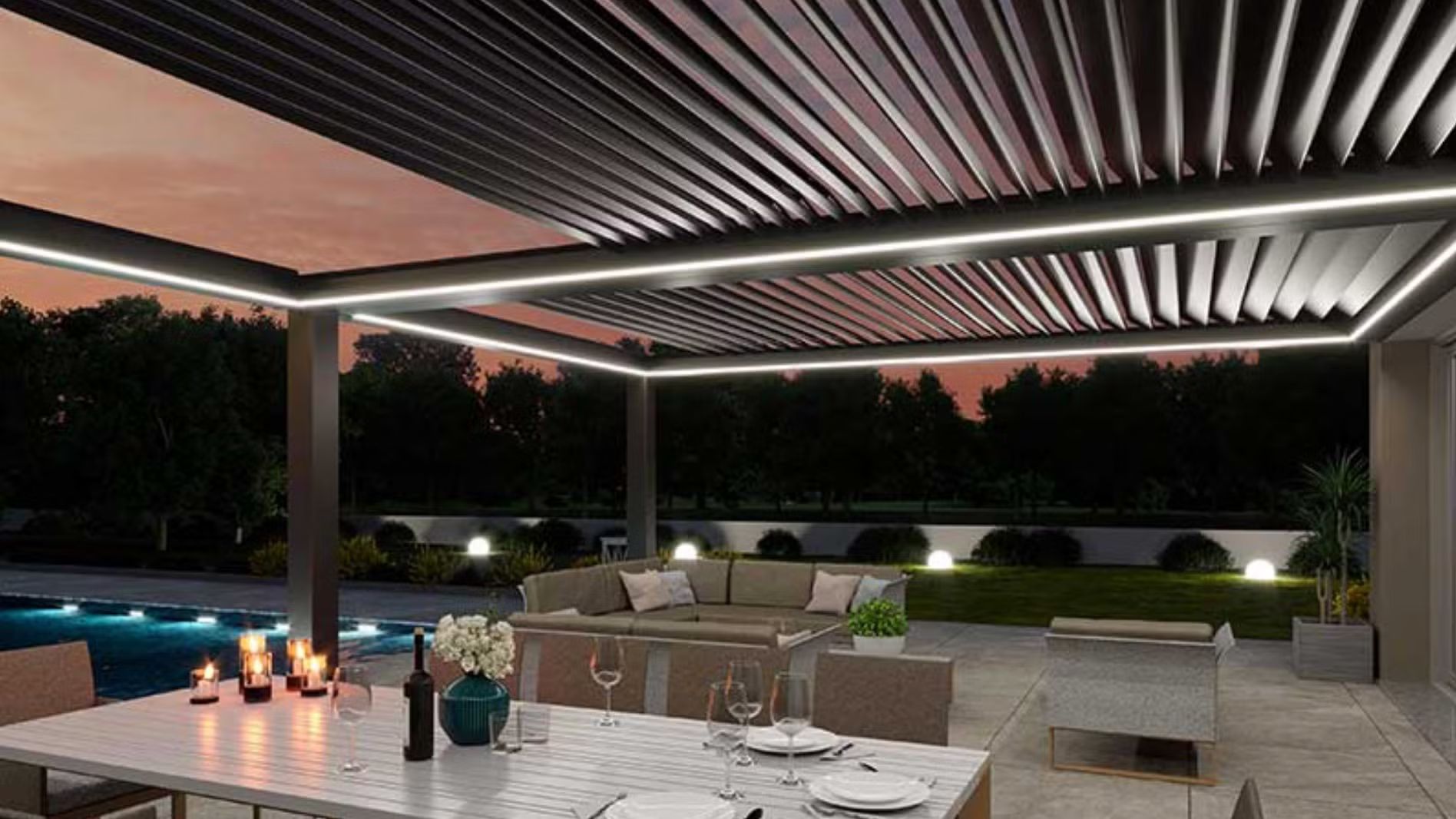 Un patio con tavolo e sedie sotto un pergolato.