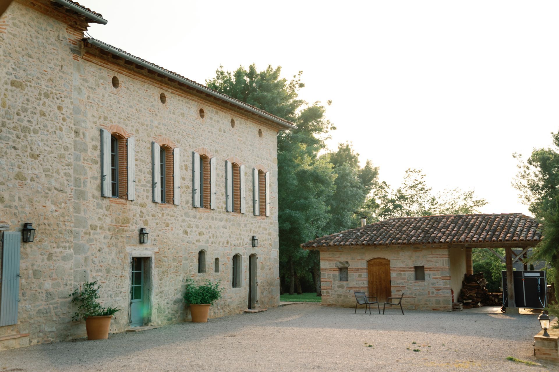 A large building with a bench in front of it.