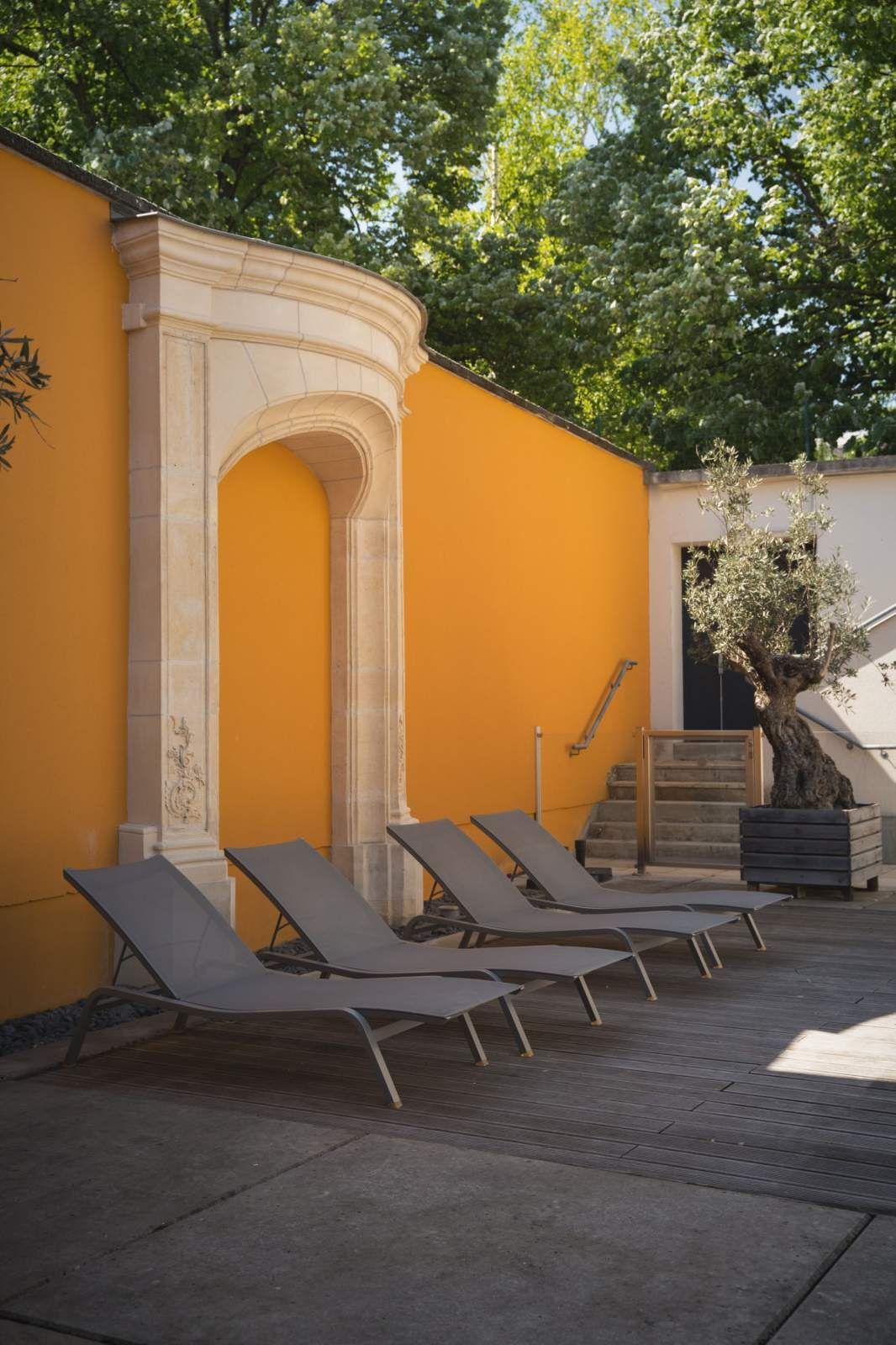 A bedroom with two twin beds and a rug.