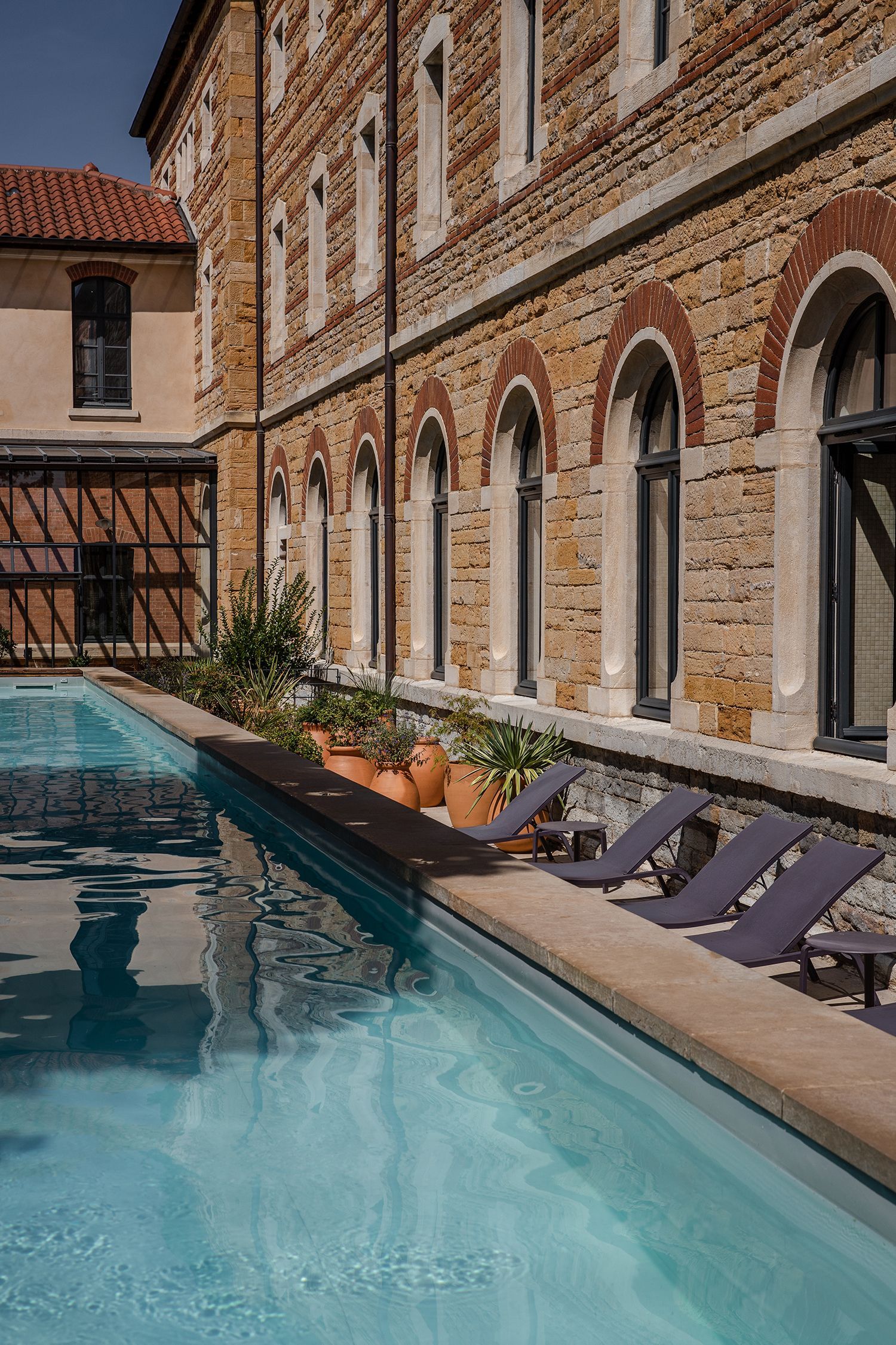 A large building with a bench in front of it.