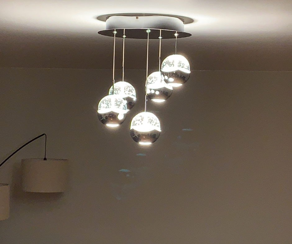 A room with a lamp and a ceiling light