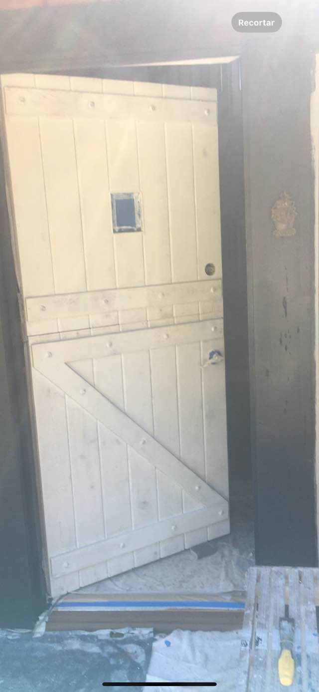 A picture of a door on a cell phone.