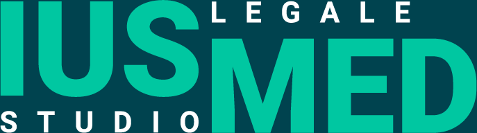 Logo per IUS MED Studio: lettere color verde acqua su sfondo verde acqua, con la scritta