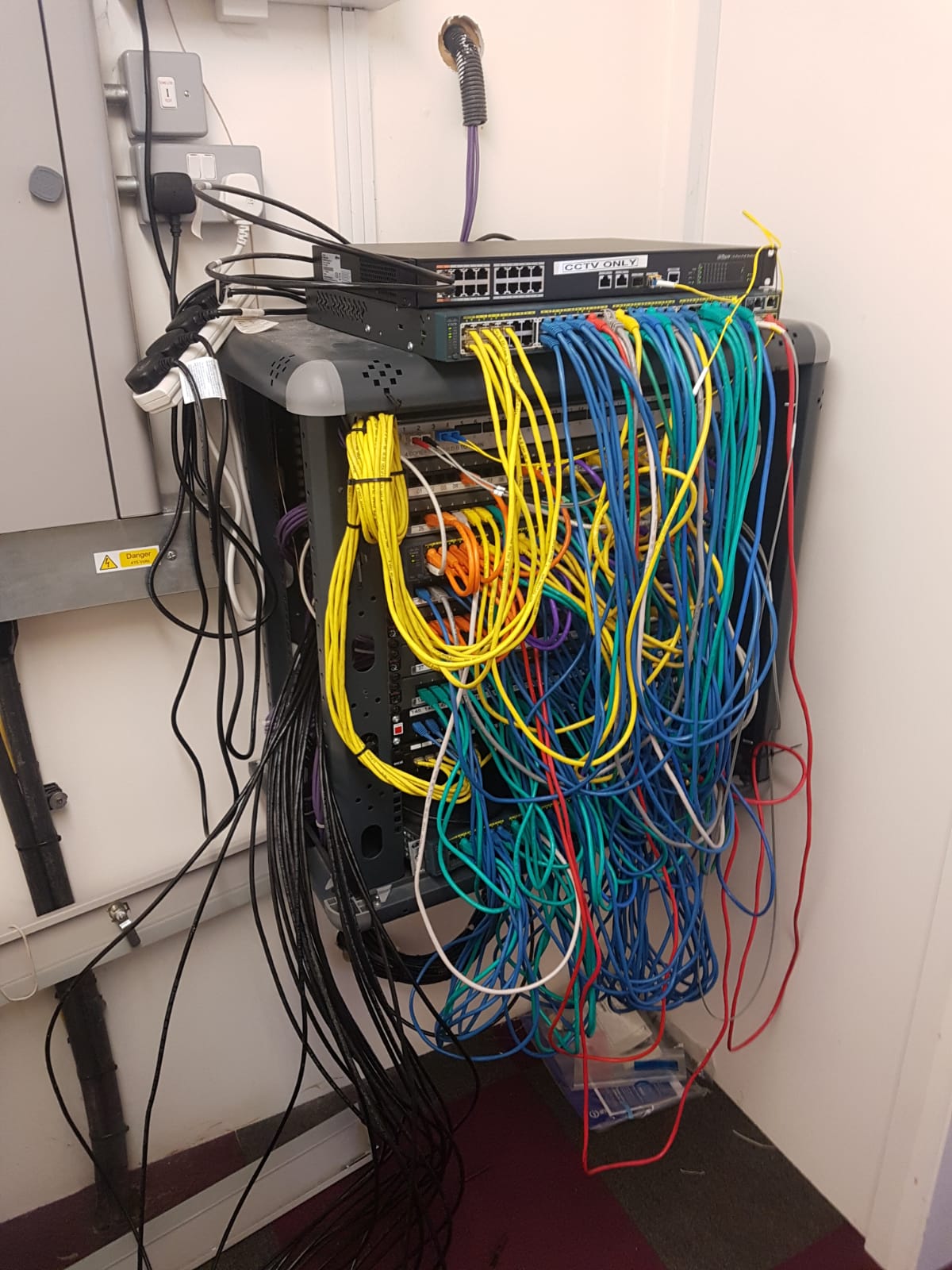 wires server box