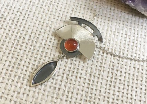 Zilver Art Deco collier met carneool van Karen Klein edelsmid