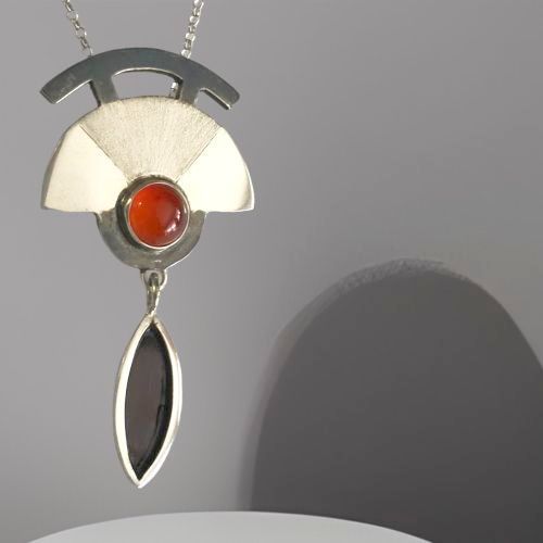 Zilveren Art Deco hanger met carneool van Karen Klein edelsmid