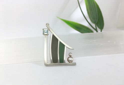 Handgemaakte zilveren broche Home Thuis aquamarijn van Karen Klein edelsmid