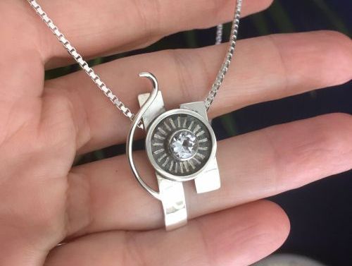 Zilveren hanger collier met witte topaas van Karen Klein edelsmid