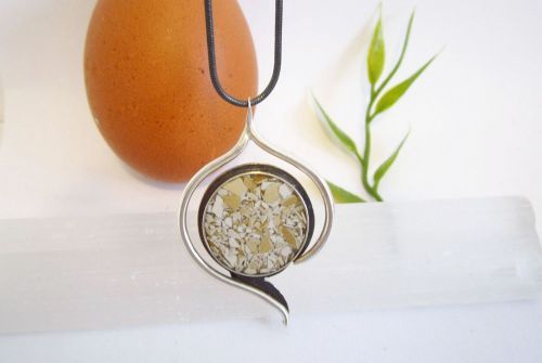 zilveren hanger eierschaal van Karen Klein edelsmid