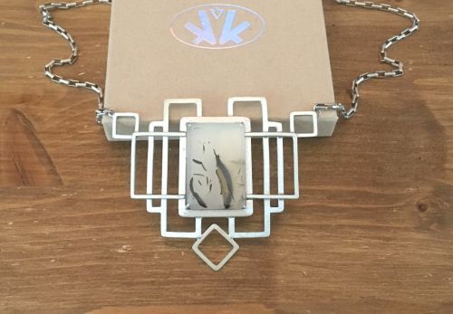 Zilveren collier in Art Deco stijl met Montana agaat handgemaakt door Karen Klein edelsmid