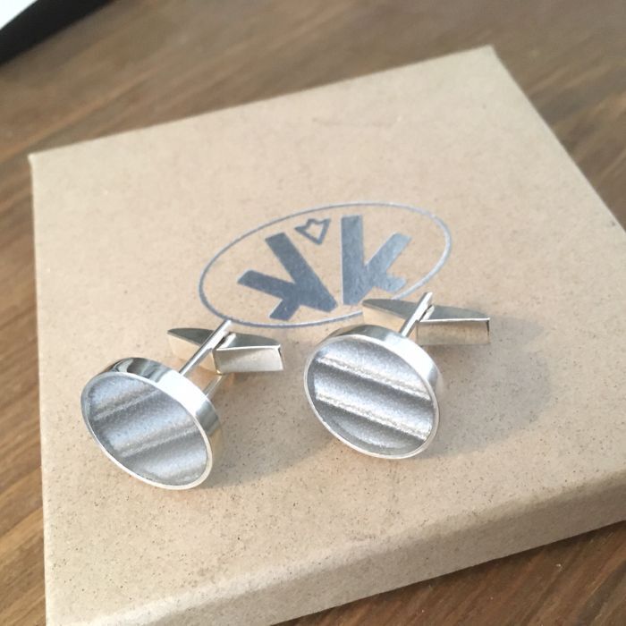 Zilveren handgemaakte manchetknopen met 3D effect van Karen Klein edelsmid