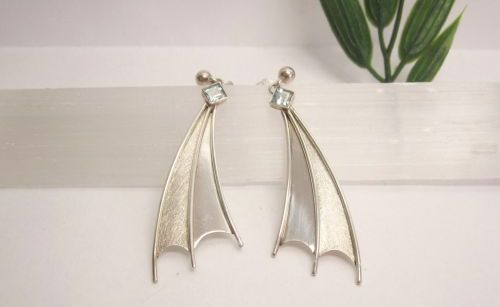 Zilveren handgemaakte oorhangers met aquamarijn van Karen Klein edelsmid