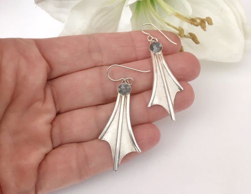 Zilveren oorhangers Duckfeet van Karen Klein edelsmid