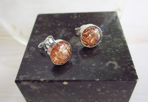 Zilveren oorstekers Mikado koper acrylhars van Karen Klein edelsmid