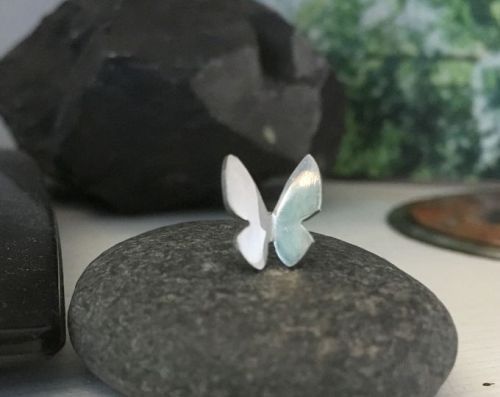 Handgemaakte zilveren vlindertje, speldje broche van Karen Klein edelsmid