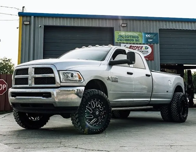 white suv | VM Automotive