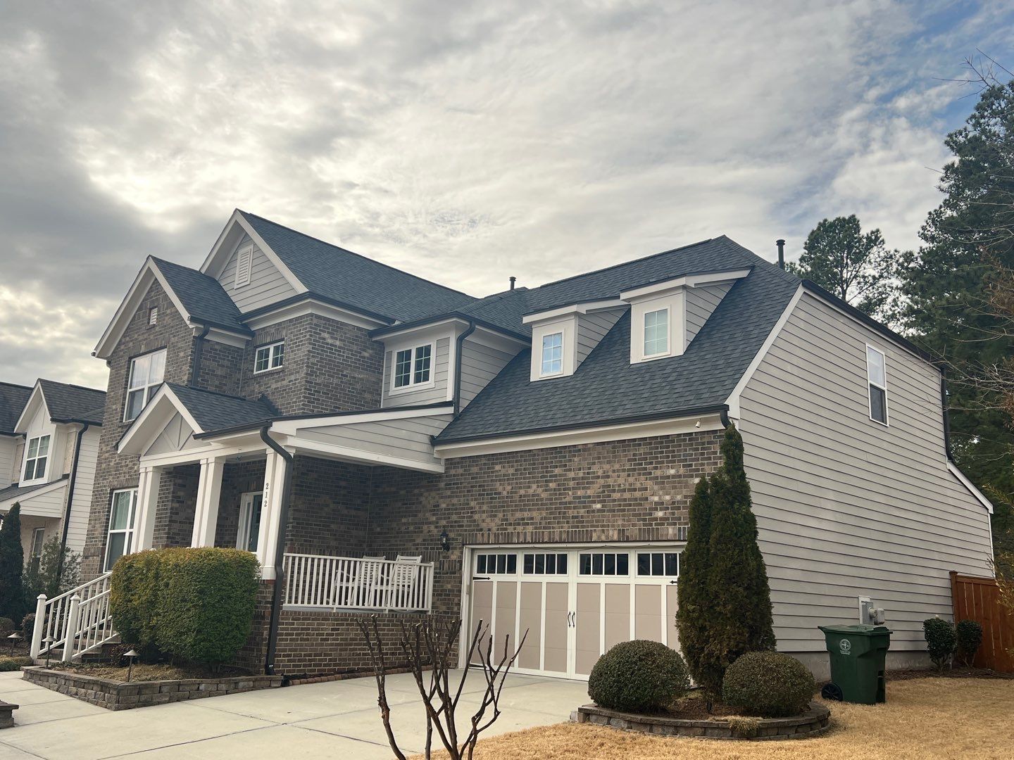 Free estimates Ultra Roofing, 5 star review, high quality service