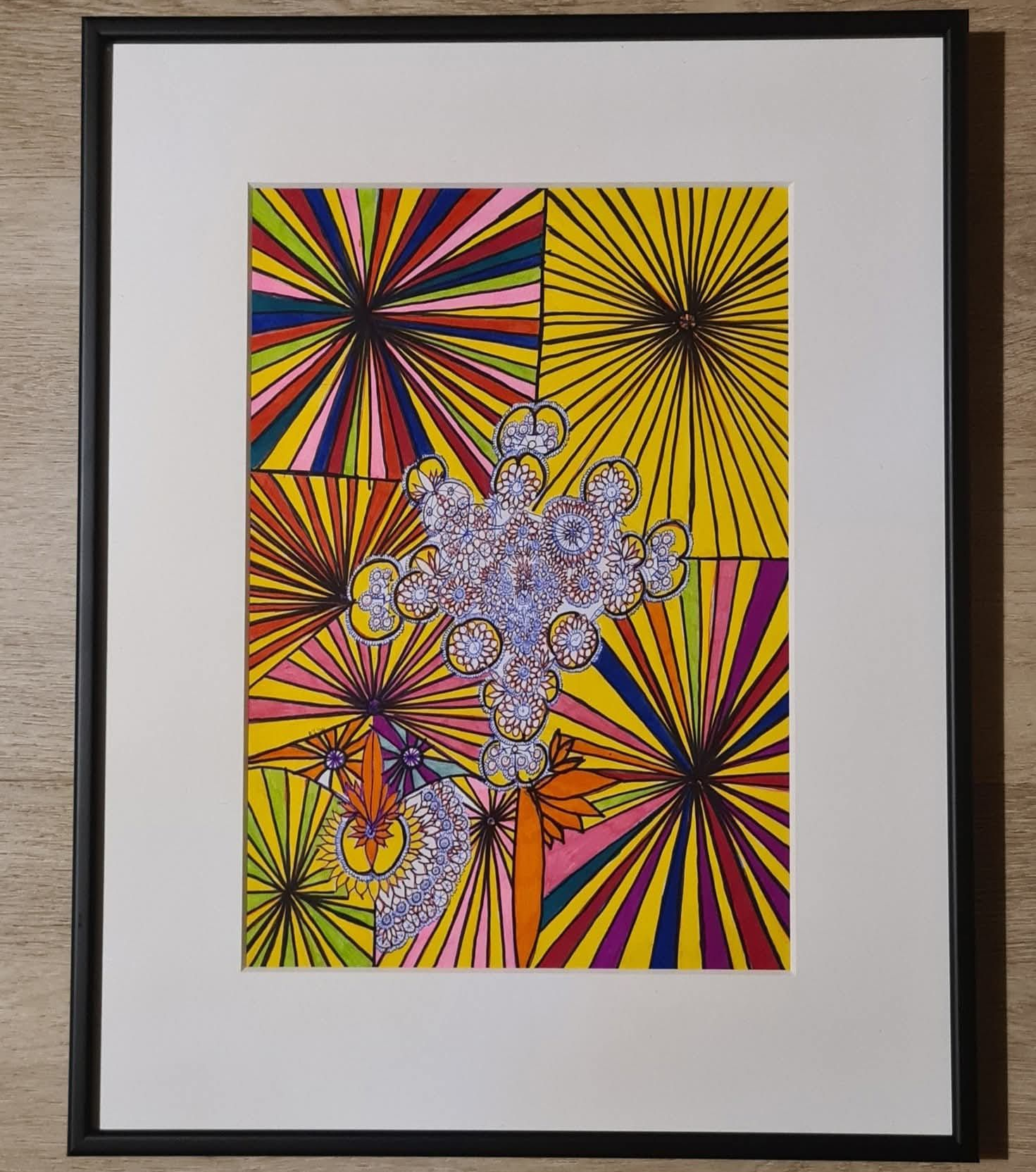 Abstracte kunst met kleurrijke radiale lijnen in vierkanten en een centrale blauwe en witte organische vorm.