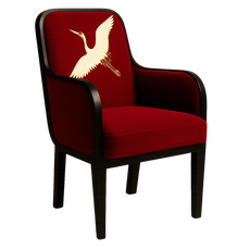 Rode fluwelen fauteuil met een gouden kraanvogelillustratie op de rugleuning en een donker houten frame.