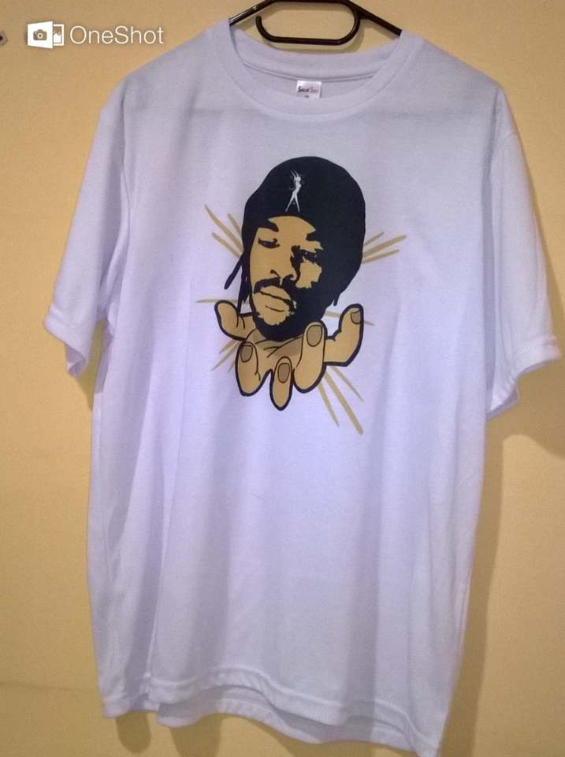 maglietta con immagine creativa