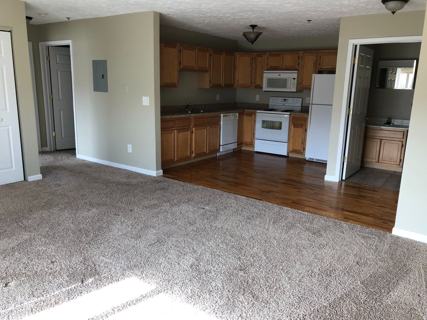 Lakepointe Apartment Homes - Image 3