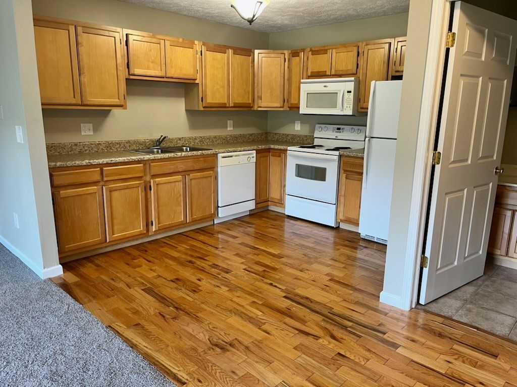 Lakepointe Apartment Homes - Image 6