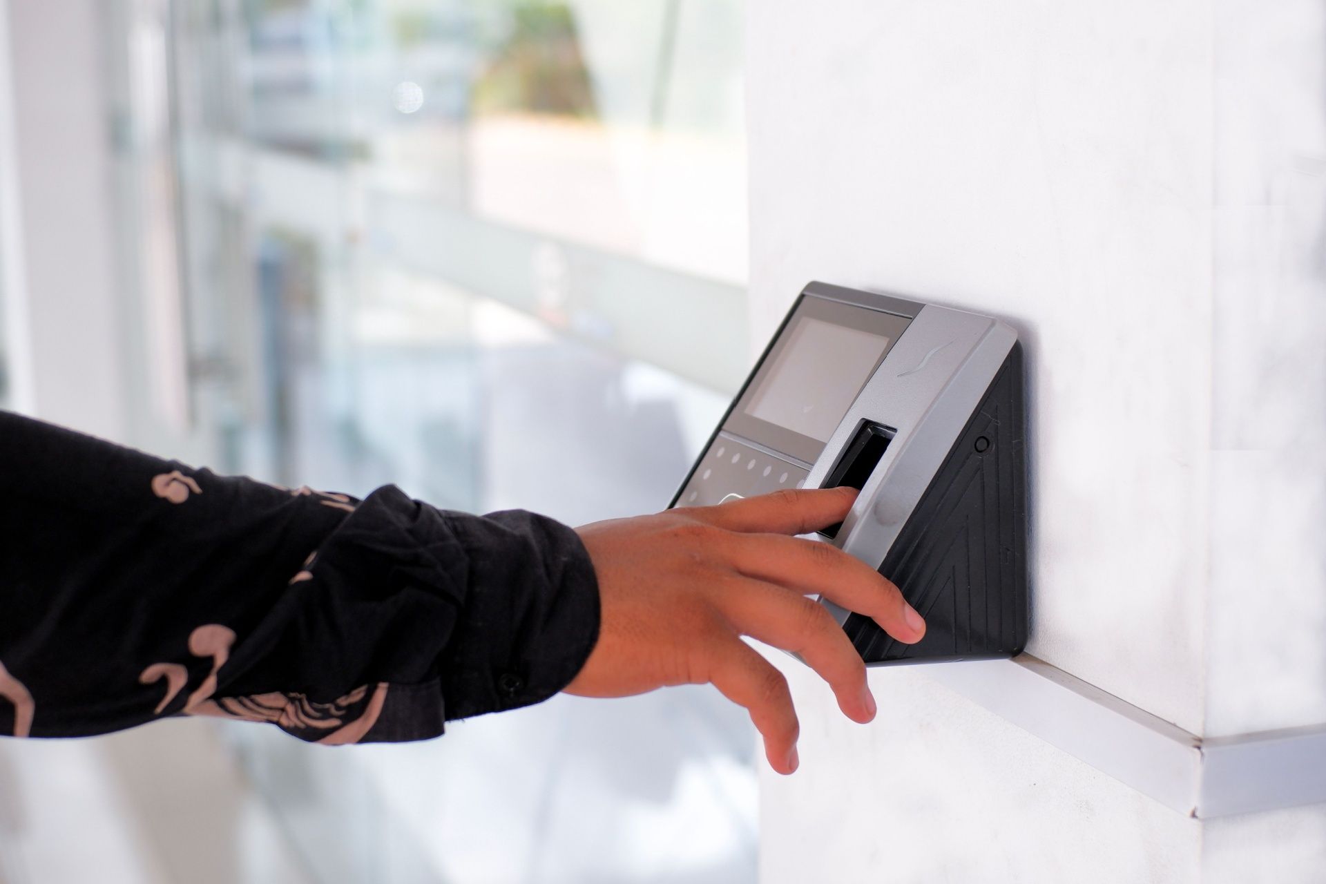  Attendance Punching Machines for Offices in the UAE