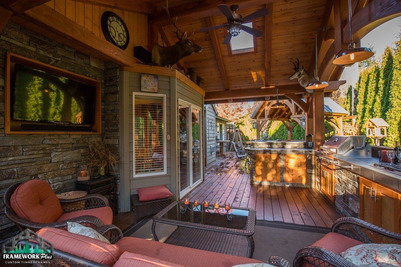 A living room with a lot of furniture and a ceiling fan.