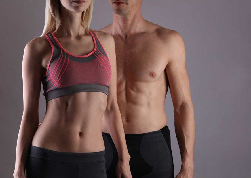 Fit-couple--strong-muscular-man-and-slim-woman