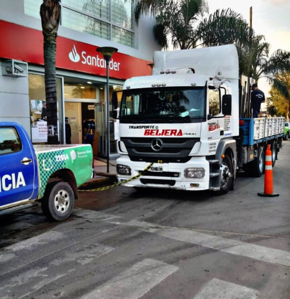 Un camión que dice Beliera en el frente.