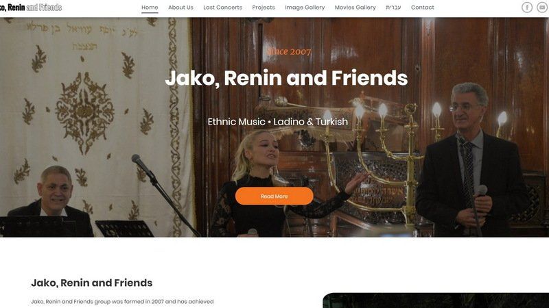 ג'קו, רנין וחברים מבצעים מוזיקה אתנית באולם מעוצב, שלושה מוזיקאים.