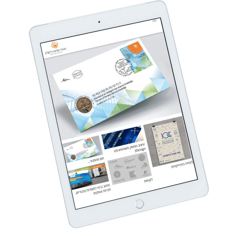 טאבלט המציג אתר אינטרנט עם תמונות של מעטפות, לוגואים ובולים, שקשורים אולי לשירותי דואר.