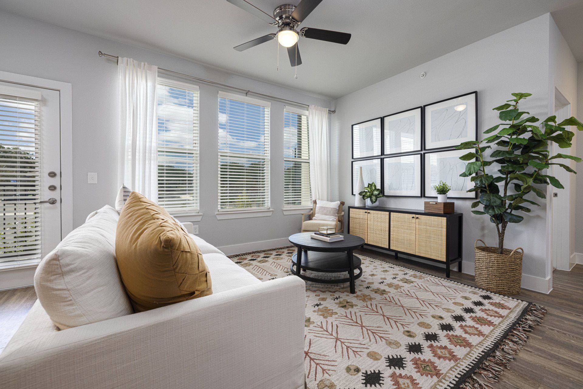 Amenities Sage Stone Oak Apartments in San Antonio, TX