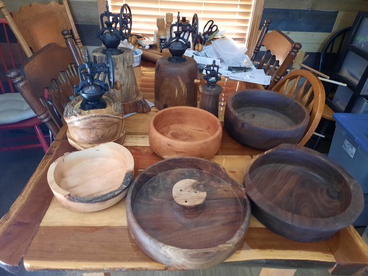Wooden side table with a blue resin rim, on a light-colored wooden base.
