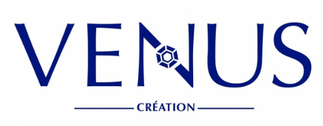 Logo avec le mot « VENUS » en bleu foncé, stylisé avec une pierre précieuse. « CRÉATION » en dessous, en plus petit.