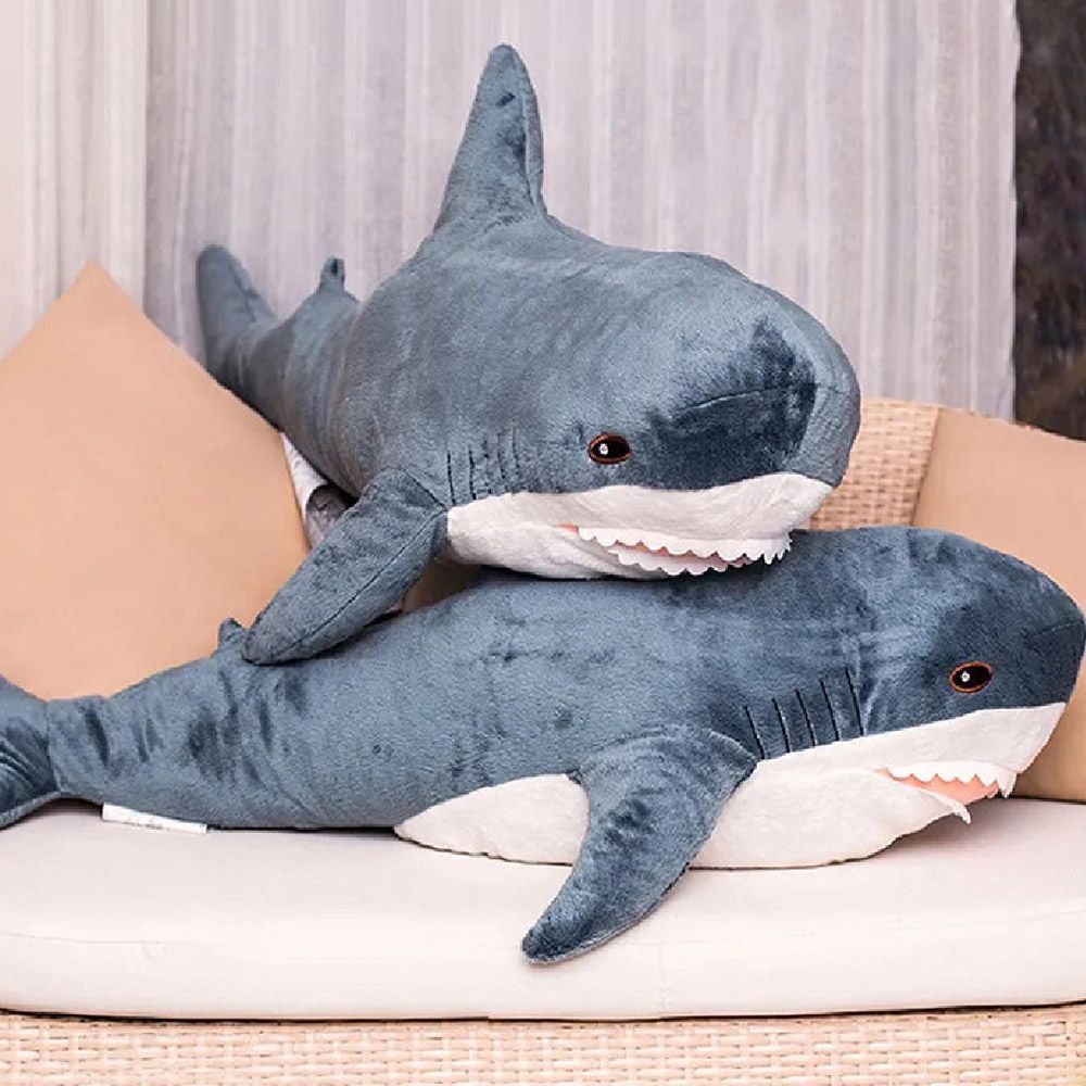 (鯊魚抱枕 大款140cm (超取限1隻))超大隻 可超商運送！【鯊魚抱枕】鯊魚娃娃 抱枕 抱枕娃娃 長條抱枕 睡覺抱枕 抱枕靠墊 靠枕 大抱枕 造型抱枕 交換禮物【DO127】